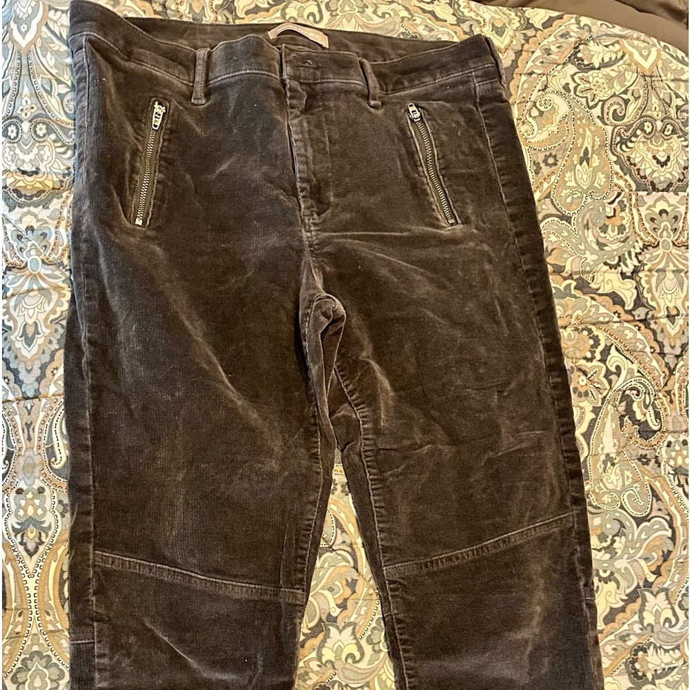 Gray Banana Republic charcoal skinny ankle pants. Size 31. Very good condition.
